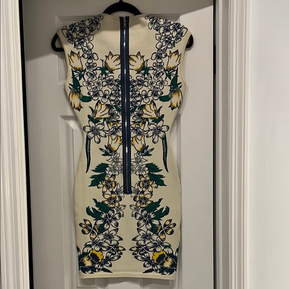 Cream and Blue Bodycon Cocktail Dress - Picture 2 of 3